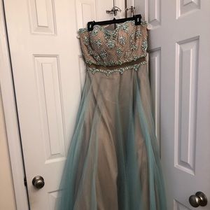 Prom / formal dress